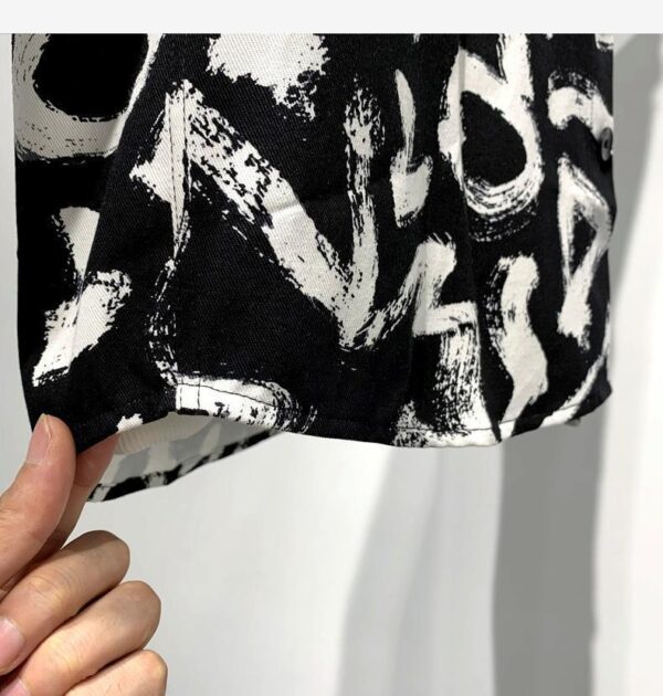 ce7b0db8-4ffd-421a-8a30-b07424d2354b.jpg Long-sleeved Shirts Go Well With Men